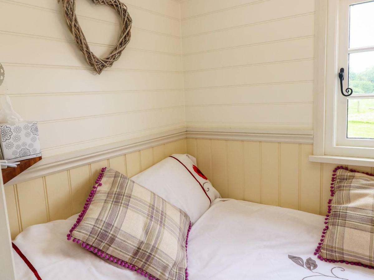 Shepherds Hut - The Crook Milford Haven Exterior photo