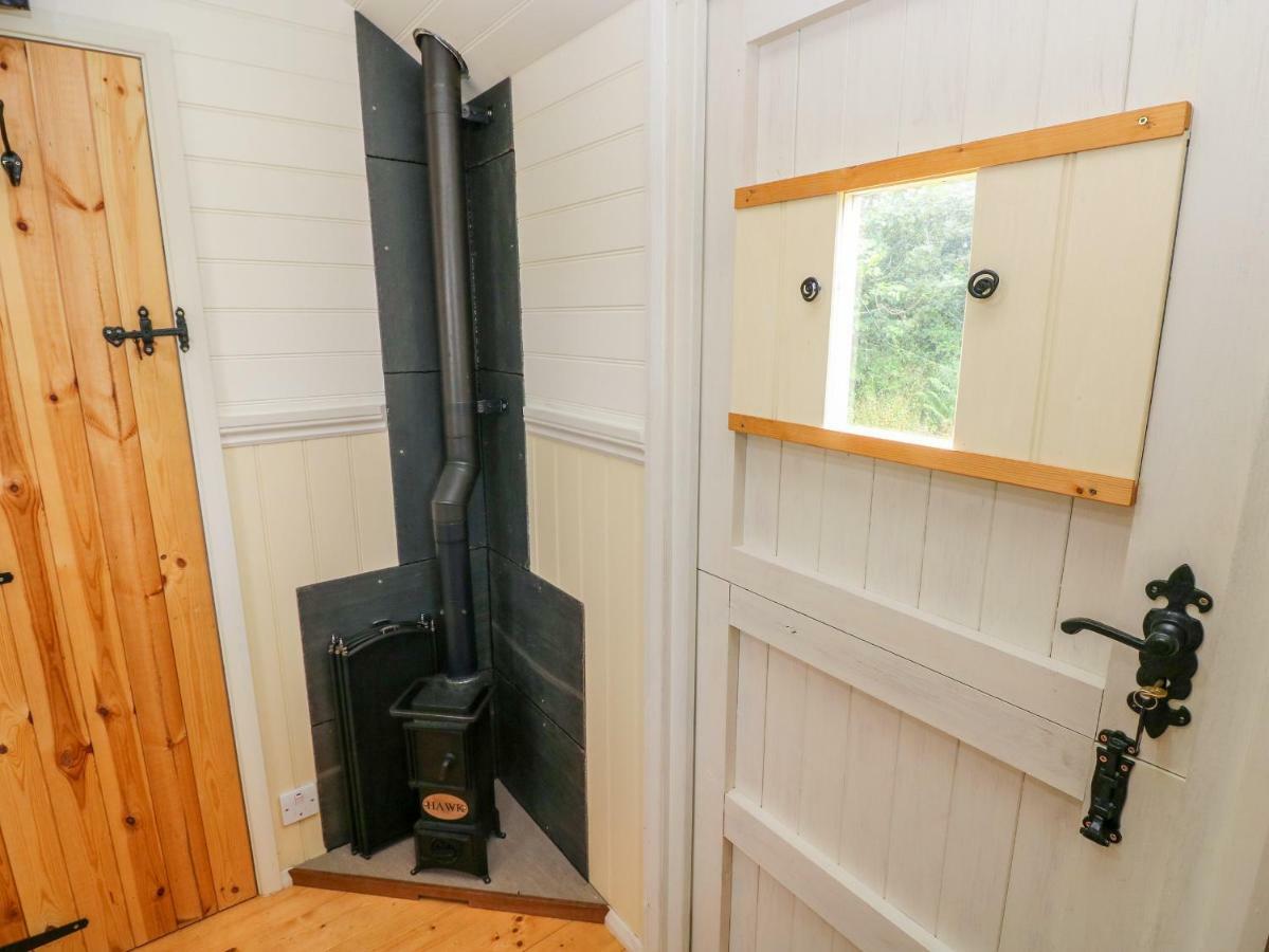Shepherds Hut - The Crook Milford Haven Exterior photo